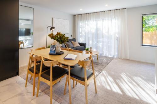 2 bed 2 bath with Carpark near Canterbury University in Ilam