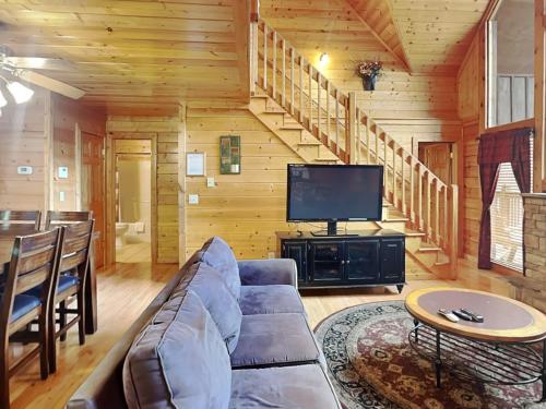 Simple Elegance Sleeps 18 6 Bedrooms Theater Room Arcade Hot Tub WiFi - image 13