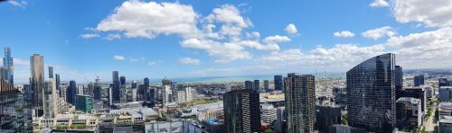 Melbourne CBD - Skyline Retreat