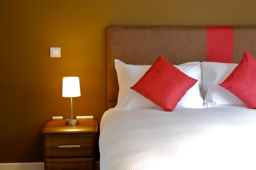 One-Bedroom Suite image 10