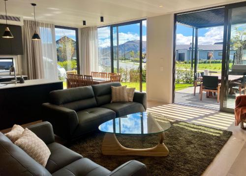 acomo at Alta - luxury home & stunning mountain views, Wanaka
