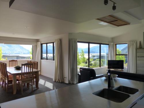 acomo at Clutha - stunning views, pool & gym access, Wanaka (foto 3)
