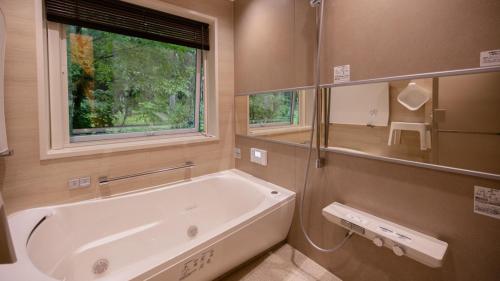 lamp yamanaka-Private Villa for Up to 10 Guests, Free BBQ, Baby-Friendly, 5-Min Drive from Lake Yamanaka, 20-Min Drive from Lake Kawaguchi