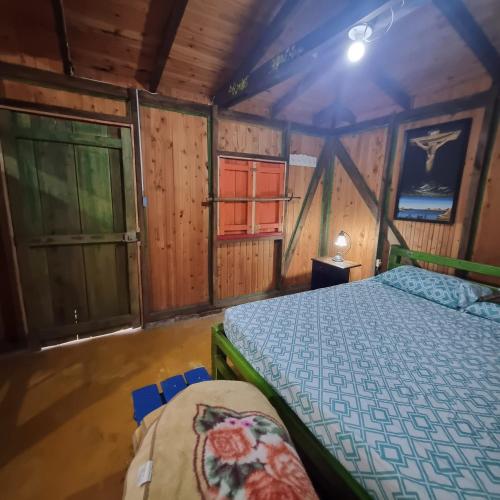 1 queen bed, 2 twin beds