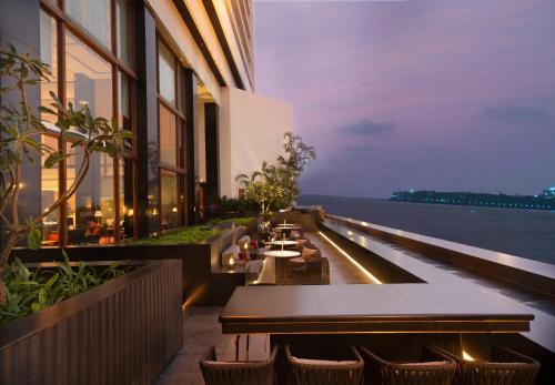 Étterem, The Oberoi, Mumbai near Nariman Point
