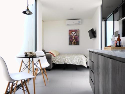 L W H Hotel & Glamping Container Park in 科曼希拉
