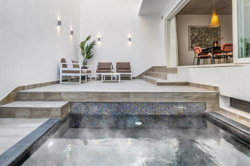 Heated Pool Luxury in Pembroke St Julians 1
