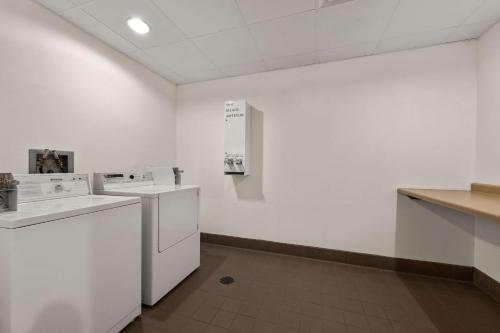 Rodeway Inn & Suites Tomahawk - image 12