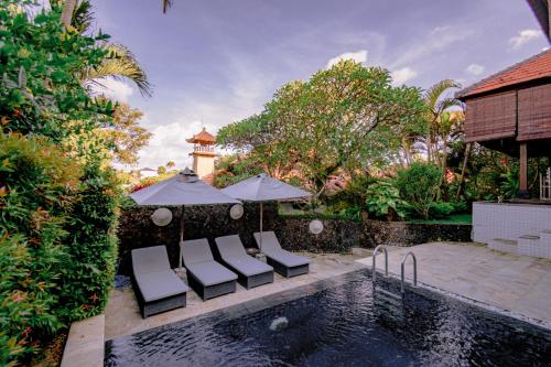 Karvaka Villa -Classic Elegance 3BR Villa in central Berawa, Canggu