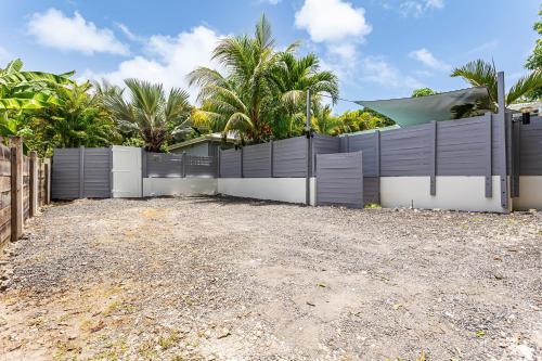 Three-Bedroom House image 1
