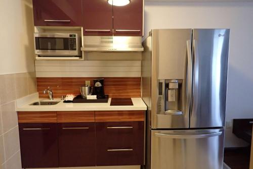 King Room with Kitchenette - Non-Smoking
