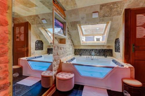 bubbelbad, Sous mon toit - Sauna & jacuzzi in Dijon