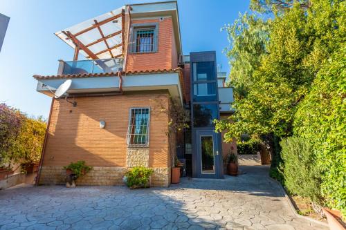 Spacious 4 BDR with Parking, Rzym
