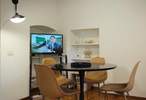 Enchanting Apartment with Patio, Lungarno Firenze