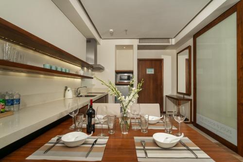 Da Nang Beachfront Apartment Balcony Infinity Pool - image 2