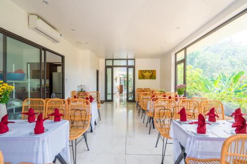 Restaurant, Rocky Mountain Homestay Cat Ba in Xuan Dam Village