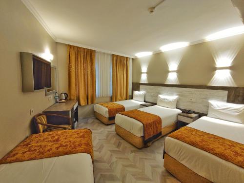 Quadruple Room image 7