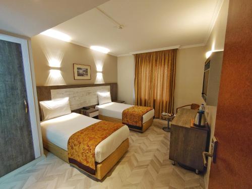 Double Room image 7