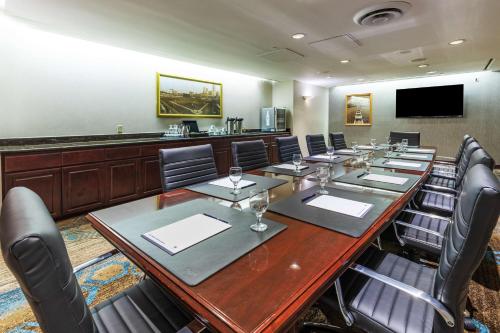 DoubleTree by Hilton Tulsa Downtown - image 9