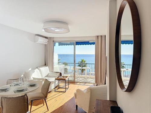 Seaview Promenade des Anglais 2brs apartment Parking cars 1800 kg max, Nicea