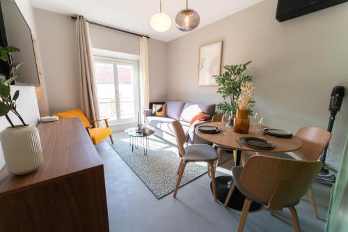 Old Town Diamond, adorable sunny apartment with AC, Nicea