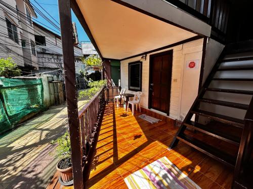 Balcony/terrace, Coco's Guesthouse in Ko Phi Phi
