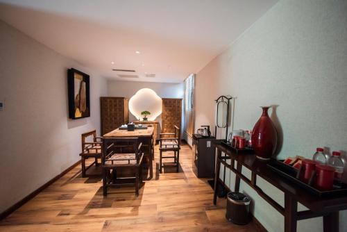 鸿胪花园酒店 入住赠送百威啤酒2瓶 鸿胪花园酒店 入住赠送百威啤酒2瓶