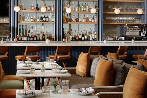 622907076 Kimpton Surfcomber Hotel by IHG