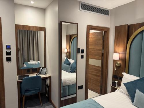 St Mark Hotel - image 7
