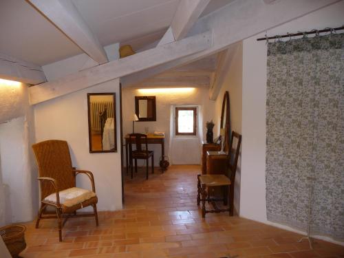 Iekārtas, MAS PROVENCAL DU 18ème proche UZES (MAS PROVENCAL DU 18eme proche UZES) in Belvezet