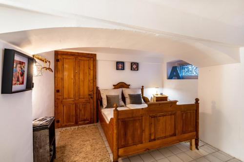 Superior One-Bedroom Apartment