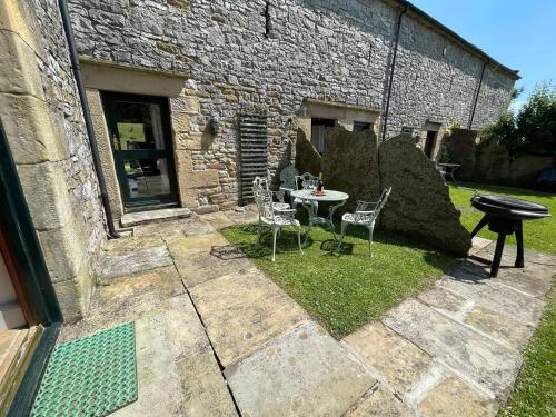 Pass the Keys Exceptional Location Barn Conversion for 6 Pets