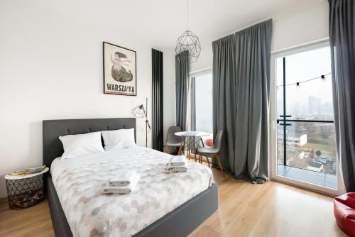 Wola Expo City View Central Apartment by BookingHost, Варшава