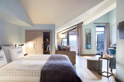 Lighthouse Hotel & Spa - image 9