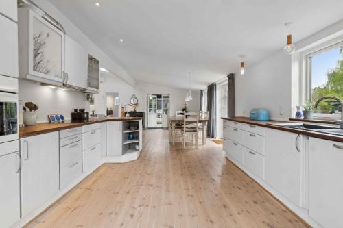 บริการและสิ่งอำนวยความสะดวก, Lovely Secluded Cottage In Dronningmølle in ดรอนนิงเมิลเลอ