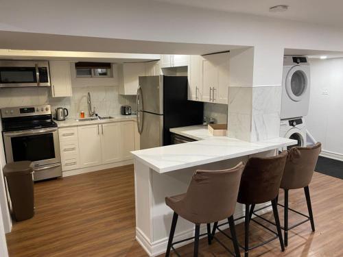 Adorable 3 Bedroom Apartment with Free Parking in Ajax (ON)