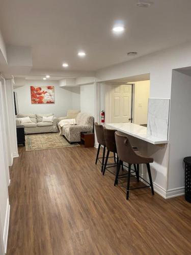 Adorable 3 Bedroom Apartment with Free Parking in Ajax (ON)