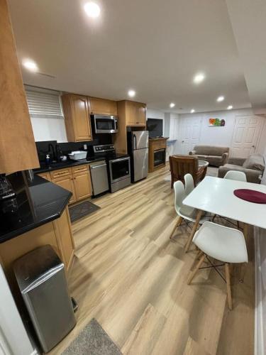 Serenity Comfort Suites in อแจค