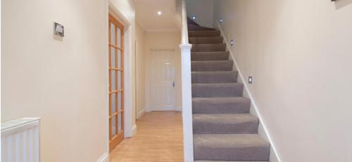 Spacious 6 Bed house 10 Beds in Blackheath, London