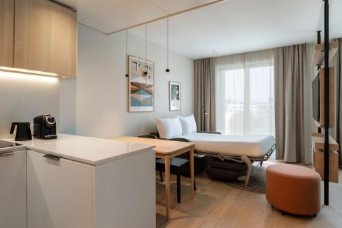 Family Queen Studio with Sofa Bed image 4