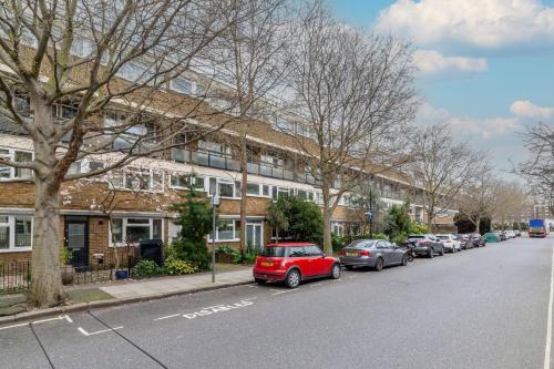 Excellent 3-Bed Flat In Elephant & Castle - image 11