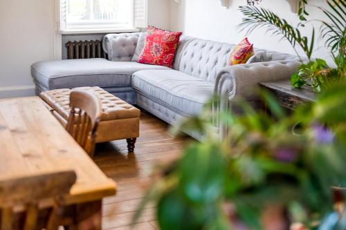 Historic 18th Century Terrace House - image 10