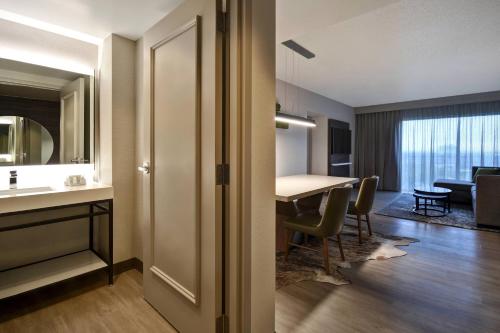 622944957 Dallas/Fort Worth Marriott Hotel & Golf Club at Champions Circle