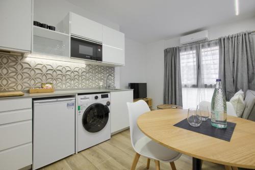 Kitchen, Dobo Madrid Numancia in Puente de Vallecas