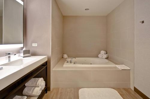 622945037 Dallas/Fort Worth Marriott Hotel & Golf Club at Champions Circle