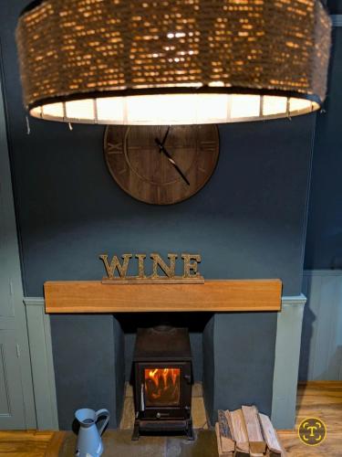 MIDSHIPS A HOLIDAY HOME IN DARTMOUTH SLEEPS UPTO 6 PEOPLE ,PET FRIENDLY , 10 MINUTES WALK TO Town CENTRE WITH PARKING included