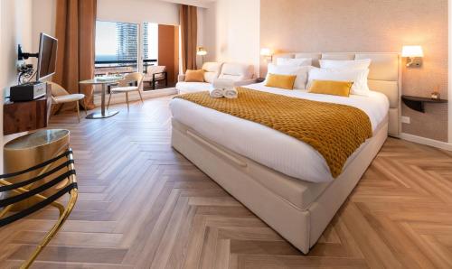 Luxury Suite Monaco SeaView Terrace and Pool 3