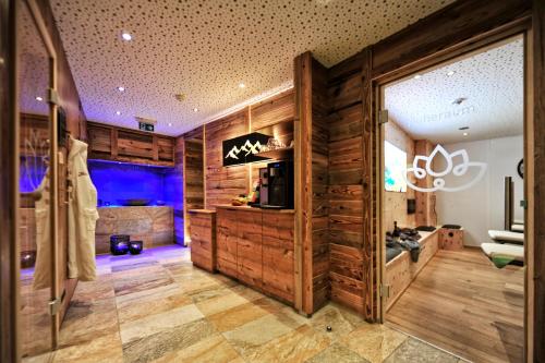 Hotel Garni Bellevue - image 3