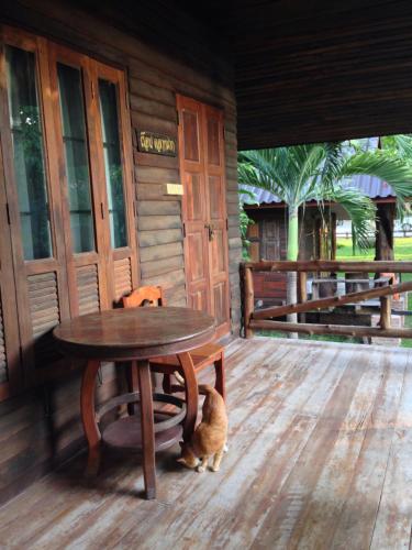 Baan Pak Ruen Rim Nam