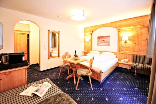 Hotel Garni Bellevue - image 2